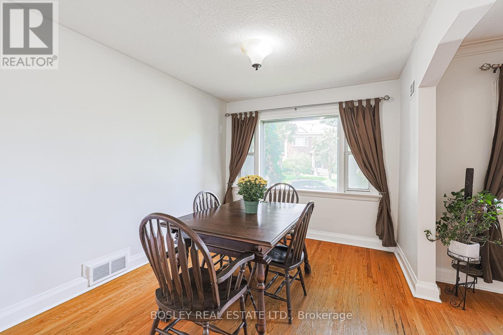 23 Stag Hill Drive, Toronto, Ontario  M4B 1K7 - Photo 10 - E12439233