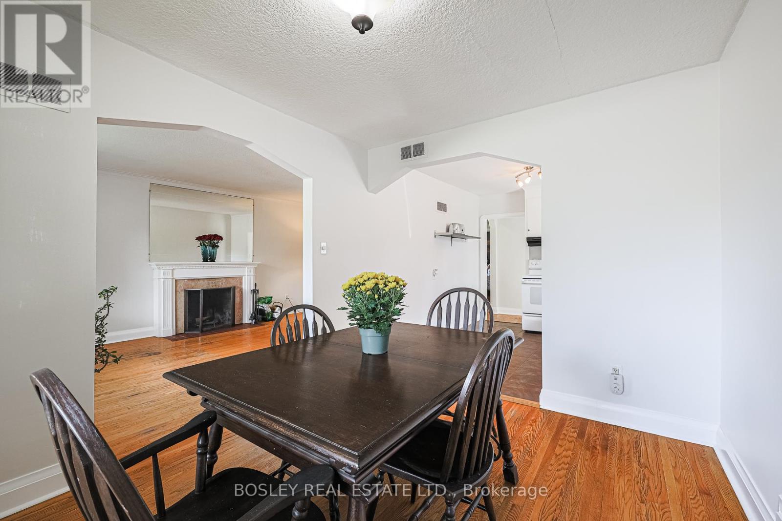 23 Stag Hill Drive, Toronto, Ontario  M4B 1K7 - Photo 11 - E12439233