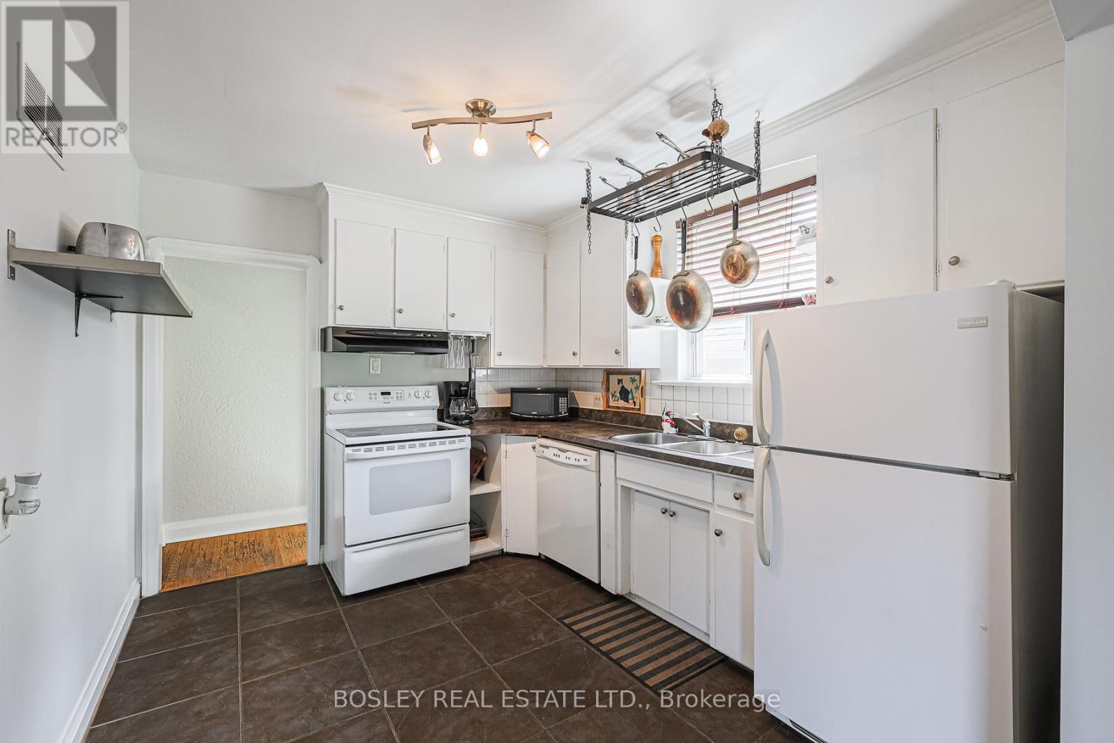 23 Stag Hill Drive, Toronto, Ontario  M4B 1K7 - Photo 14 - E12439233