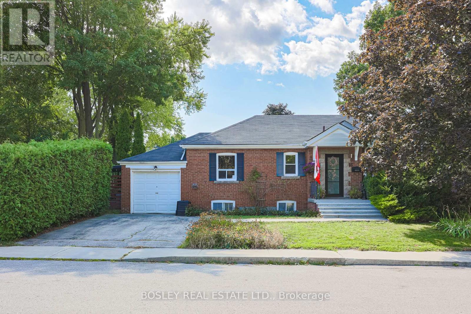23 Stag Hill Drive, Toronto, Ontario  M4B 1K7 - Photo 2 - E12439233