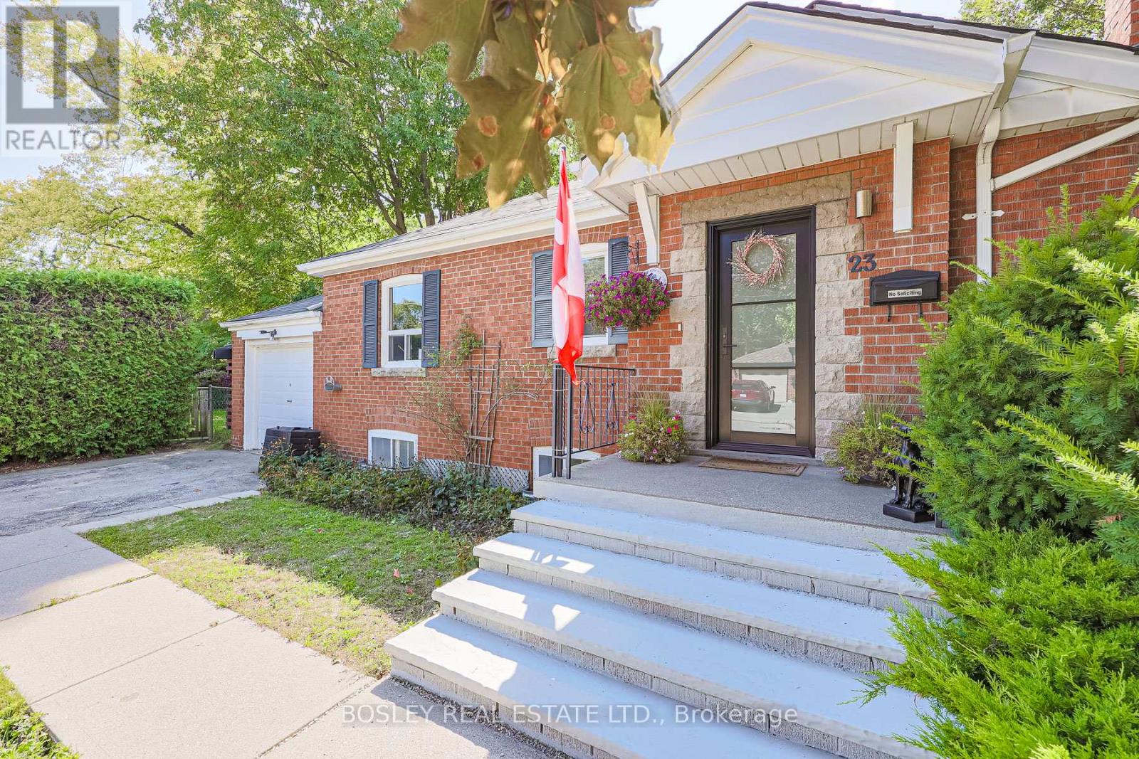 23 Stag Hill Drive, Toronto, Ontario  M4B 1K7 - Photo 3 - E12439233