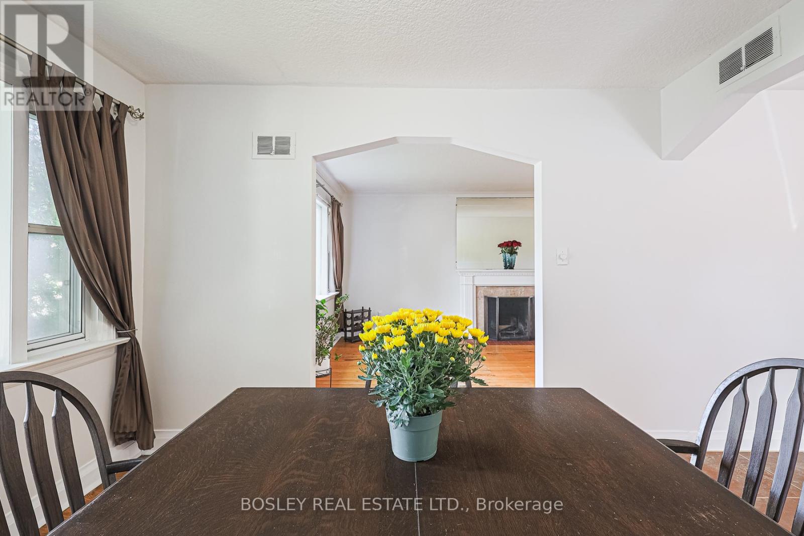 23 Stag Hill Drive, Toronto, Ontario  M4B 1K7 - Photo 9 - E12439233