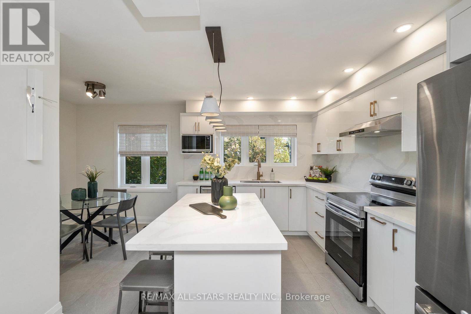 21 Rougehaven Way, Markham, Ontario  L3P 7W5 - Photo 6 - N12439211