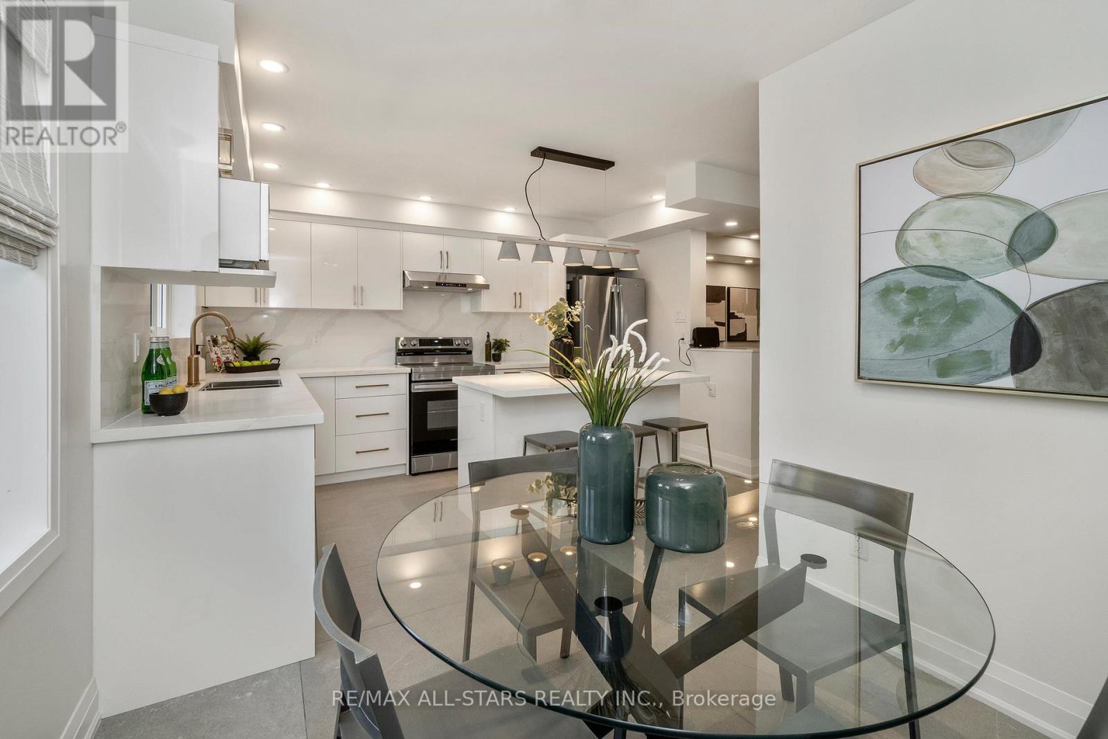 21 Rougehaven Way, Markham, Ontario  L3P 7W5 - Photo 8 - N12439211