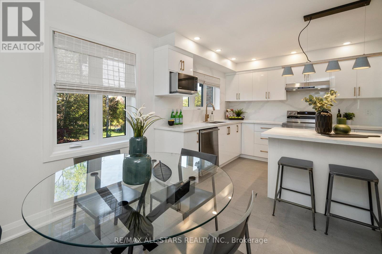21 Rougehaven Way, Markham, Ontario  L3P 7W5 - Photo 9 - N12439211