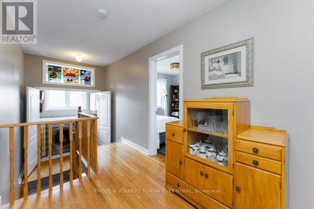 22 Donald Sim Avenue, Markham, Ontario  L6B 1B6 - Photo 12 - N12439216