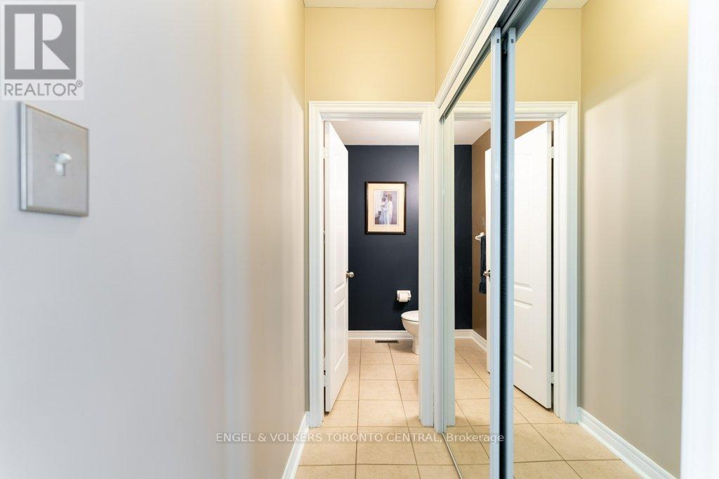 22 Donald Sim Avenue, Markham, Ontario  L6B 1B6 - Photo 5 - N12439216