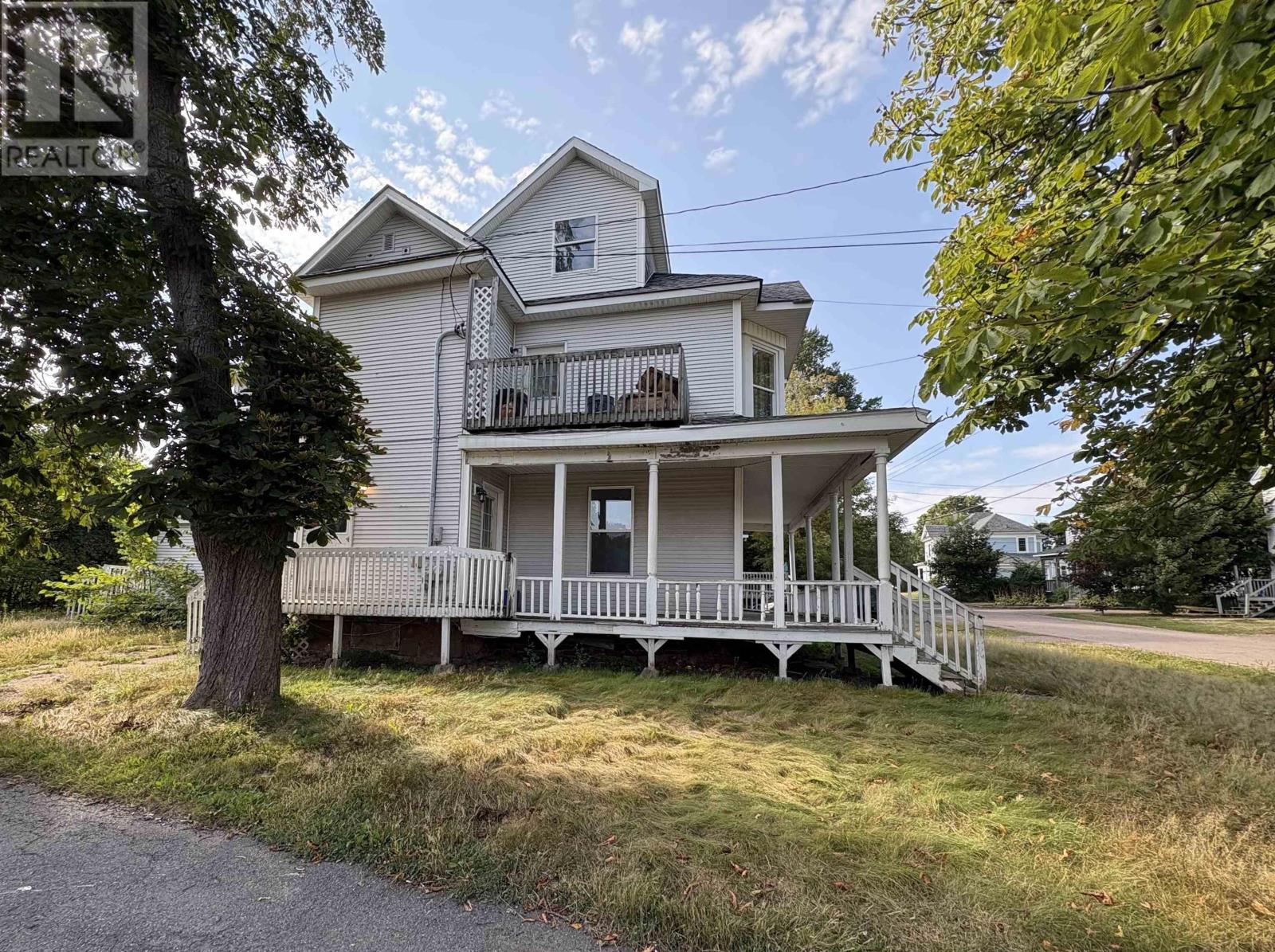 7 Davison Street, Amherst, Nova Scotia  B4H 3B3 - Photo 2 - 202522379