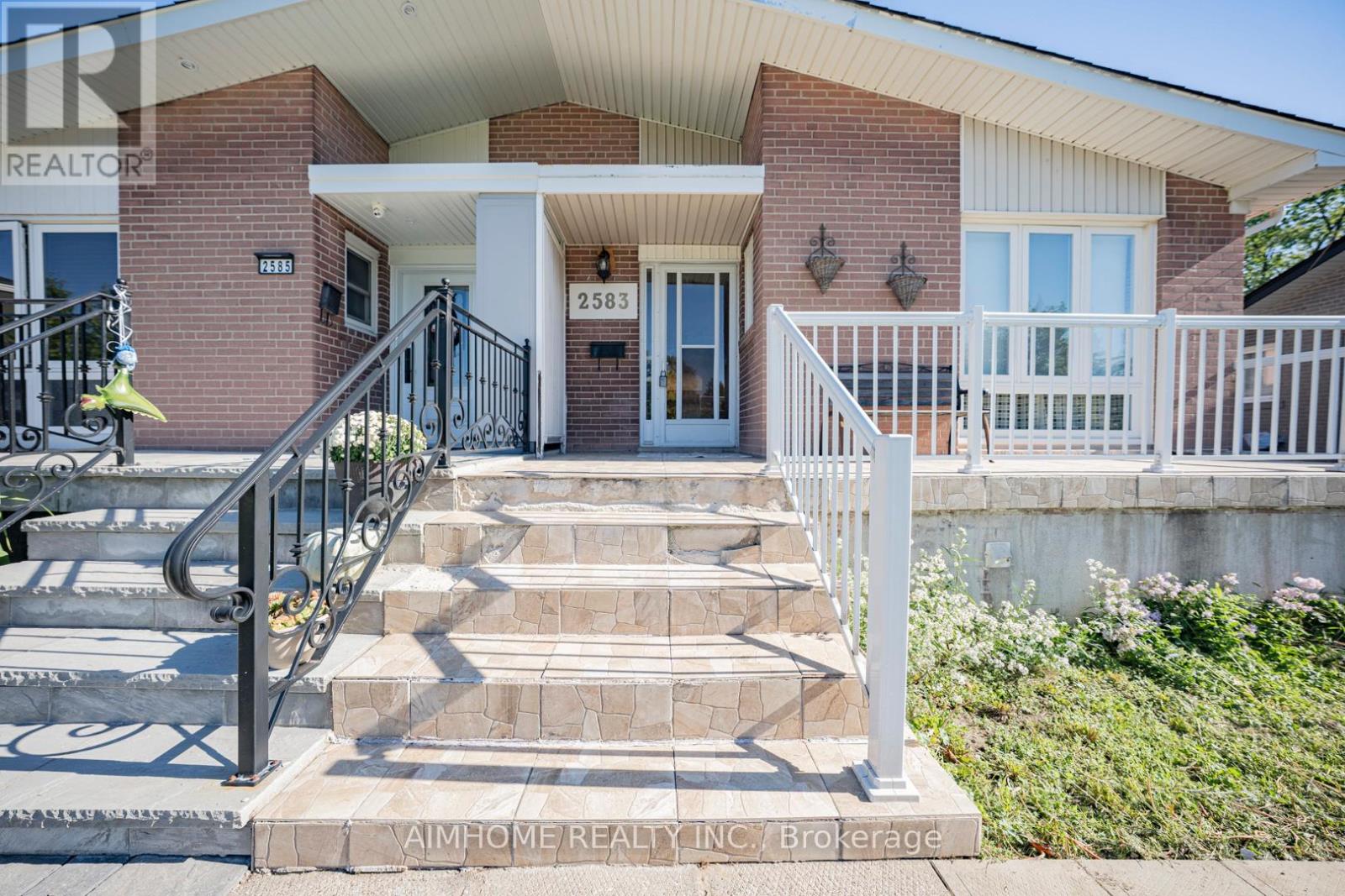 2583 Lundigan Drive, Mississauga, Ontario  L5J 3W2 - Photo 1 - W12439226