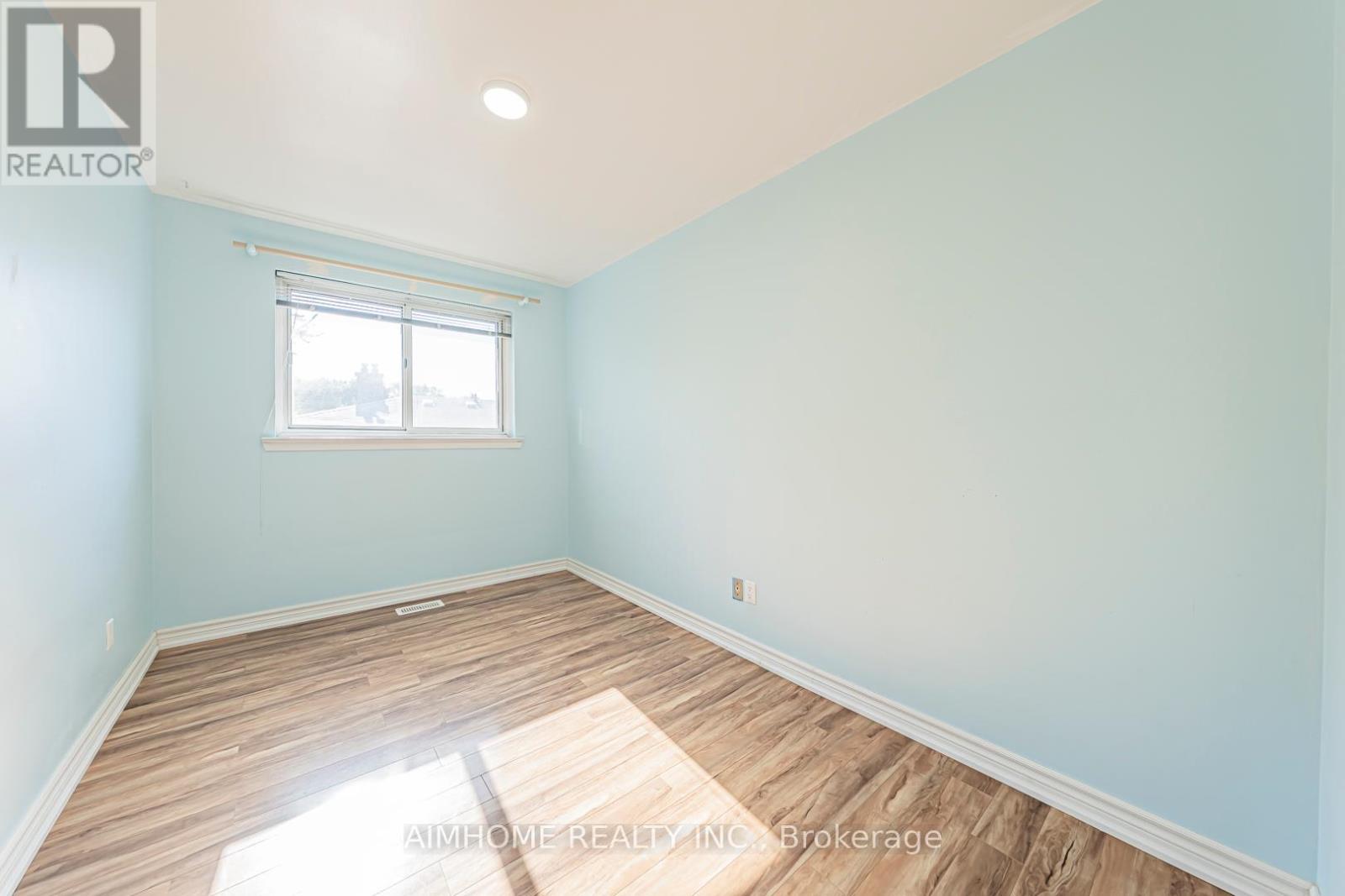 2583 Lundigan Drive, Mississauga, Ontario  L5J 3W2 - Photo 12 - W12439226