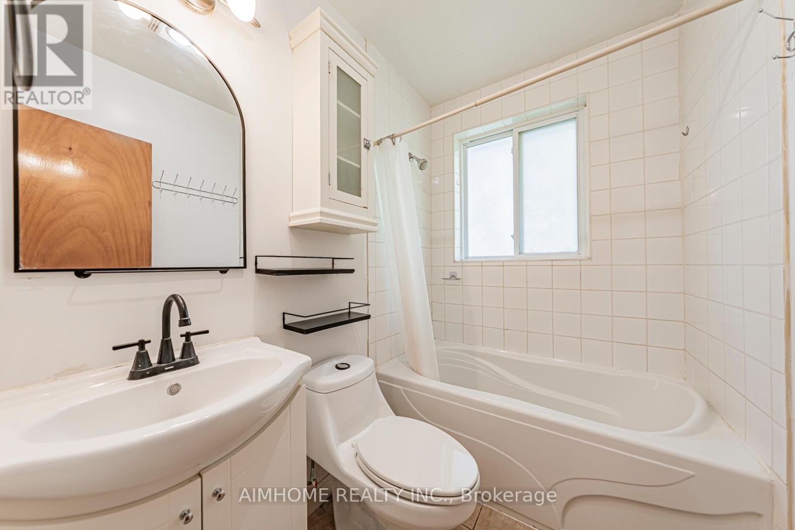 2583 Lundigan Drive, Mississauga, Ontario  L5J 3W2 - Photo 15 - W12439226