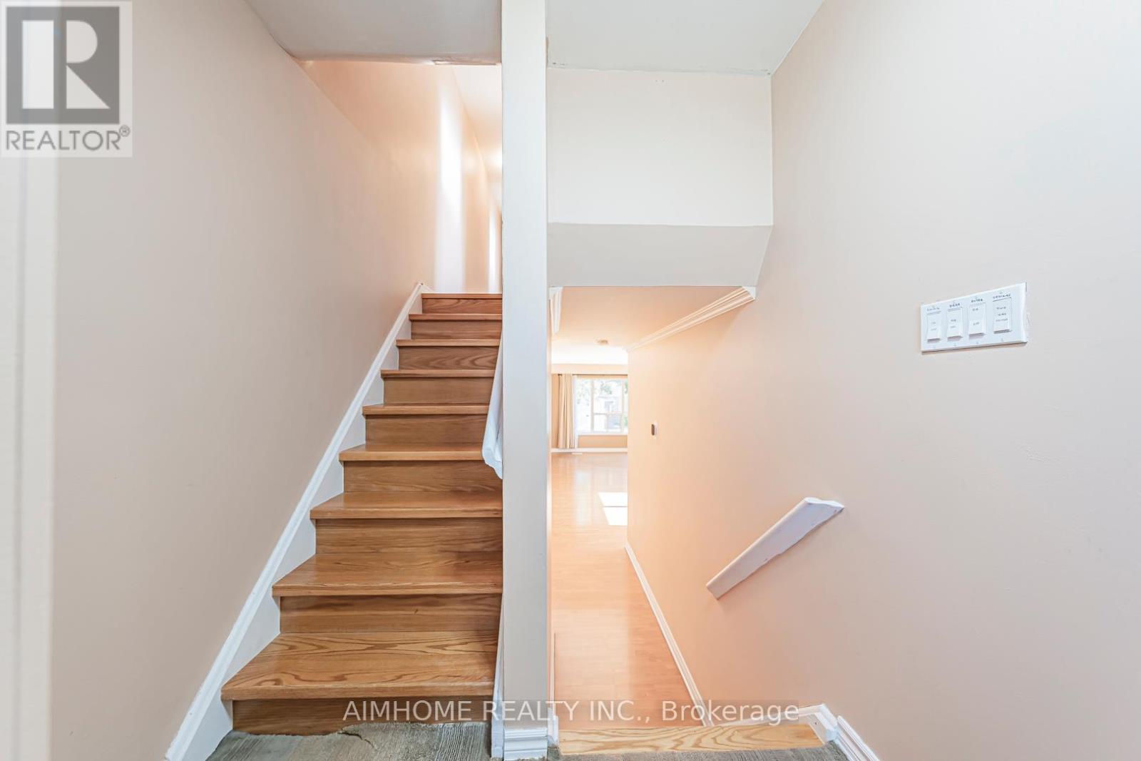 2583 Lundigan Drive, Mississauga, Ontario  L5J 3W2 - Photo 3 - W12439226