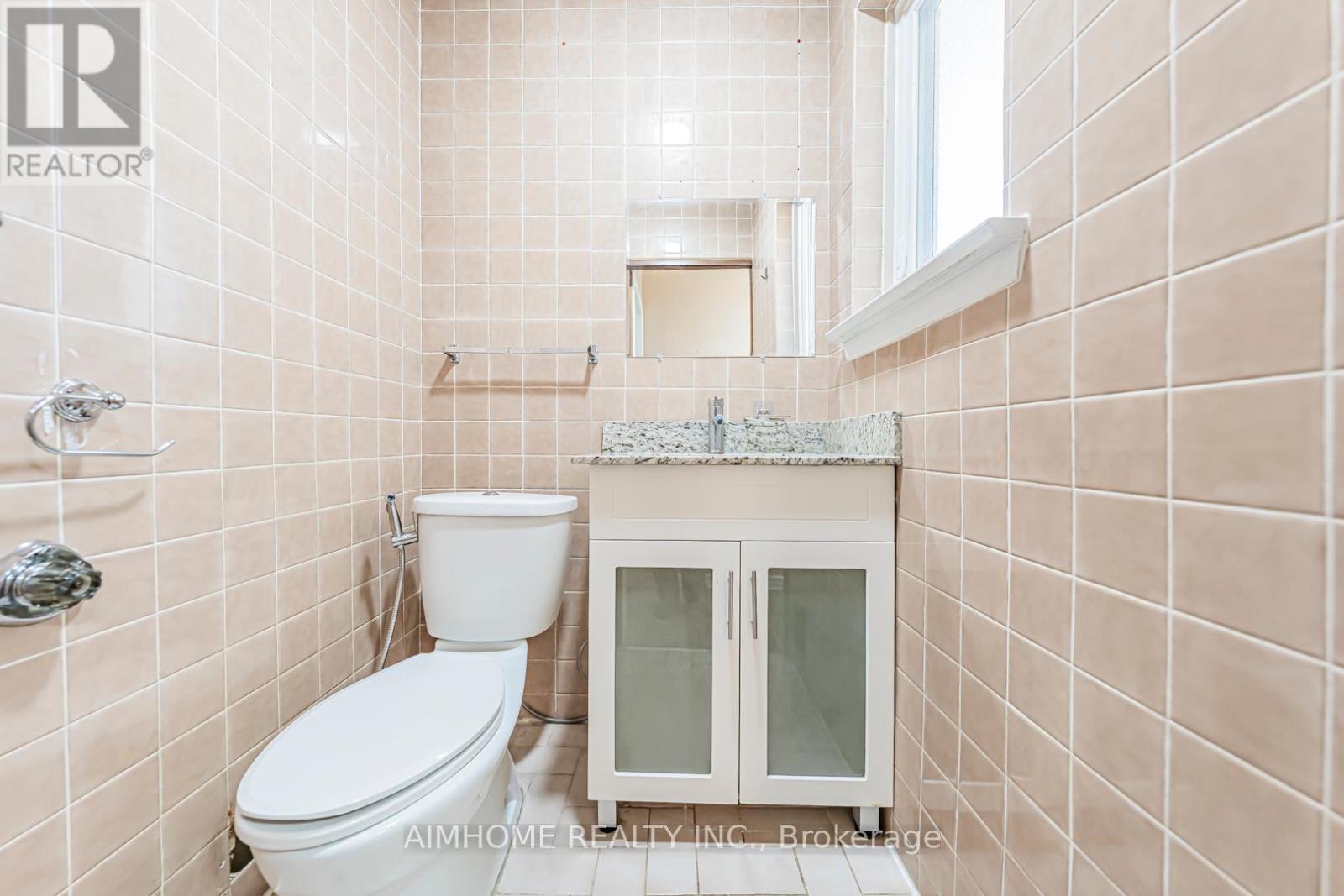2583 Lundigan Drive, Mississauga, Ontario  L5J 3W2 - Photo 4 - W12439226