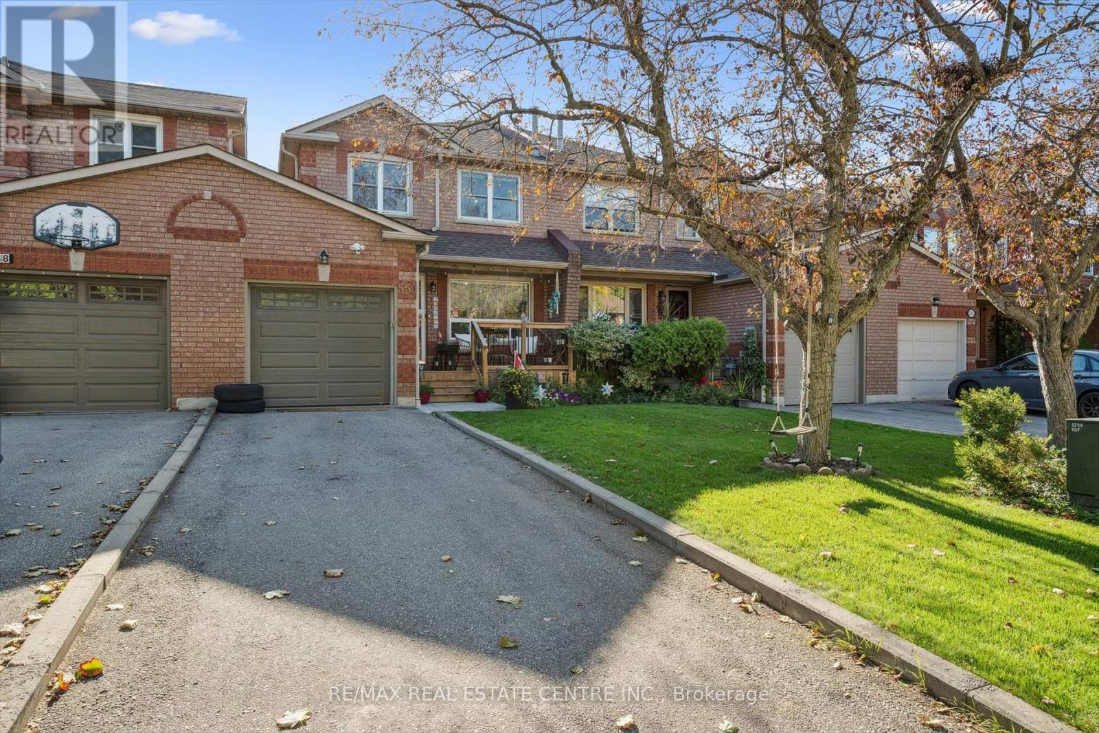 550 Ashprior Avenue, Mississauga, Ontario  L5R 3N2 - Photo 2 - W12439234