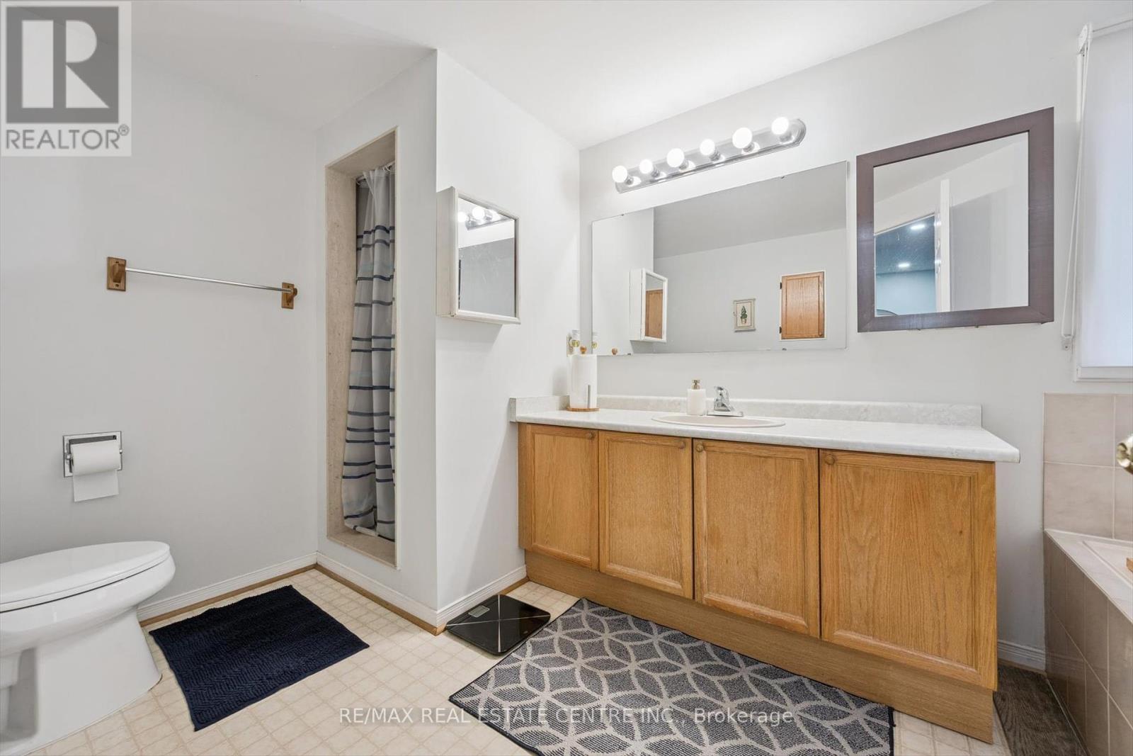 550 Ashprior Avenue, Mississauga, Ontario  L5R 3N2 - Photo 21 - W12439234