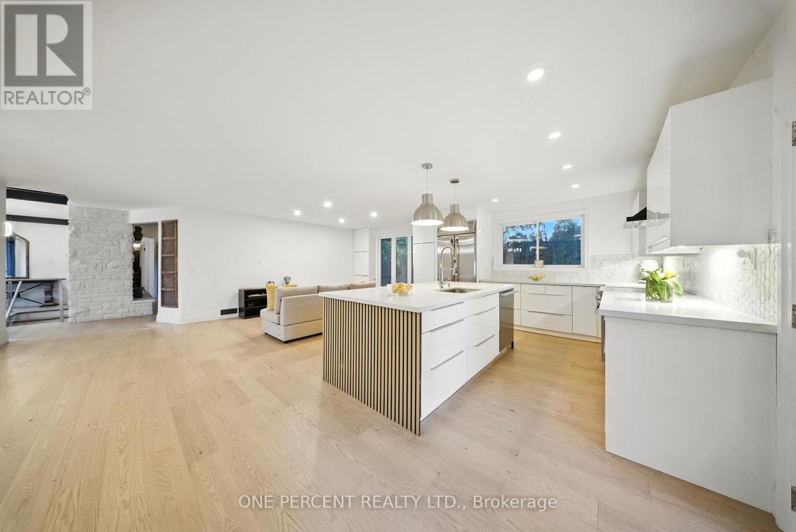 625 Sir Richards Road, Mississauga, Ontario  L5C 1A3 - Photo 24 - W12439236