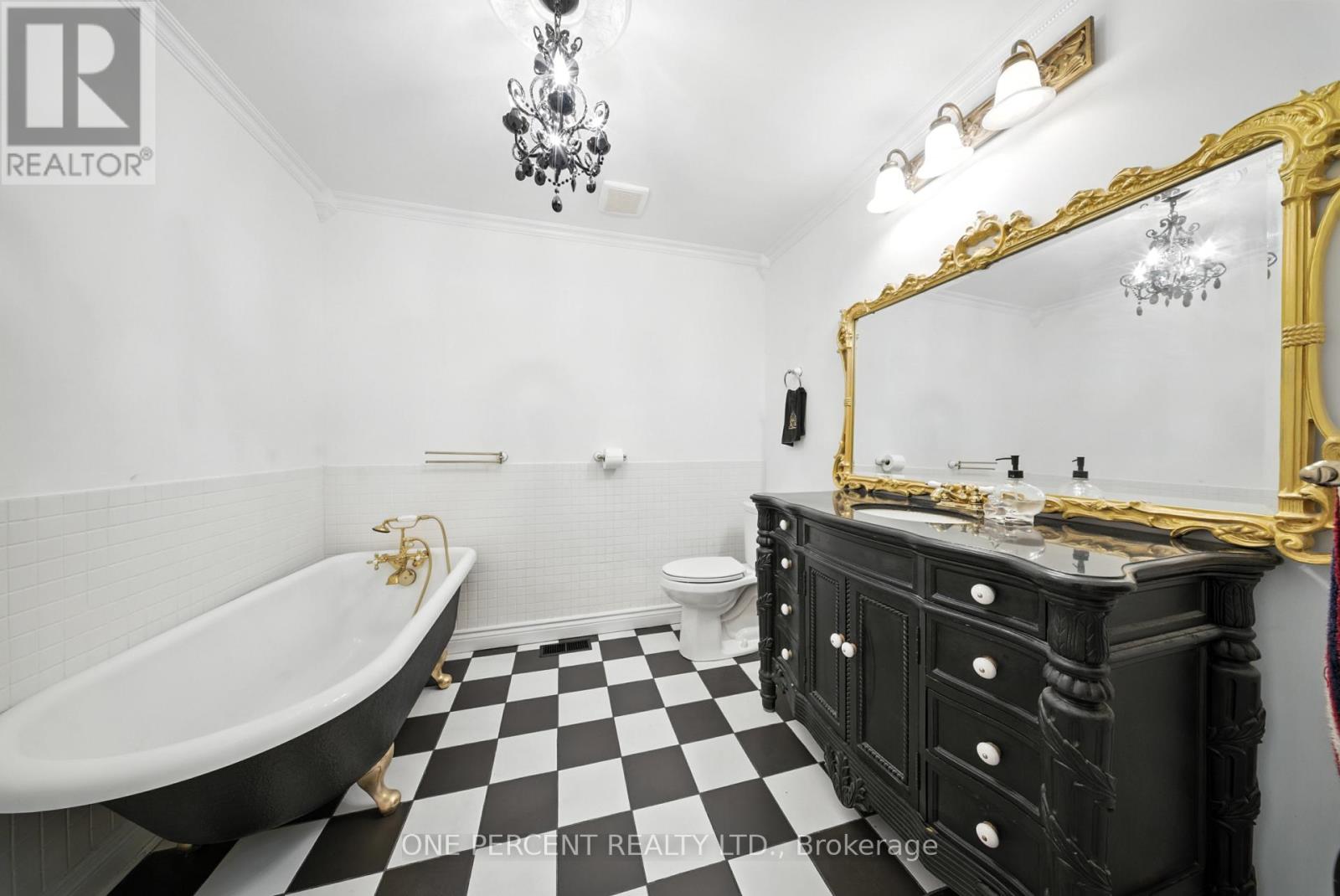 625 Sir Richards Road, Mississauga, Ontario  L5C 1A3 - Photo 48 - W12439236