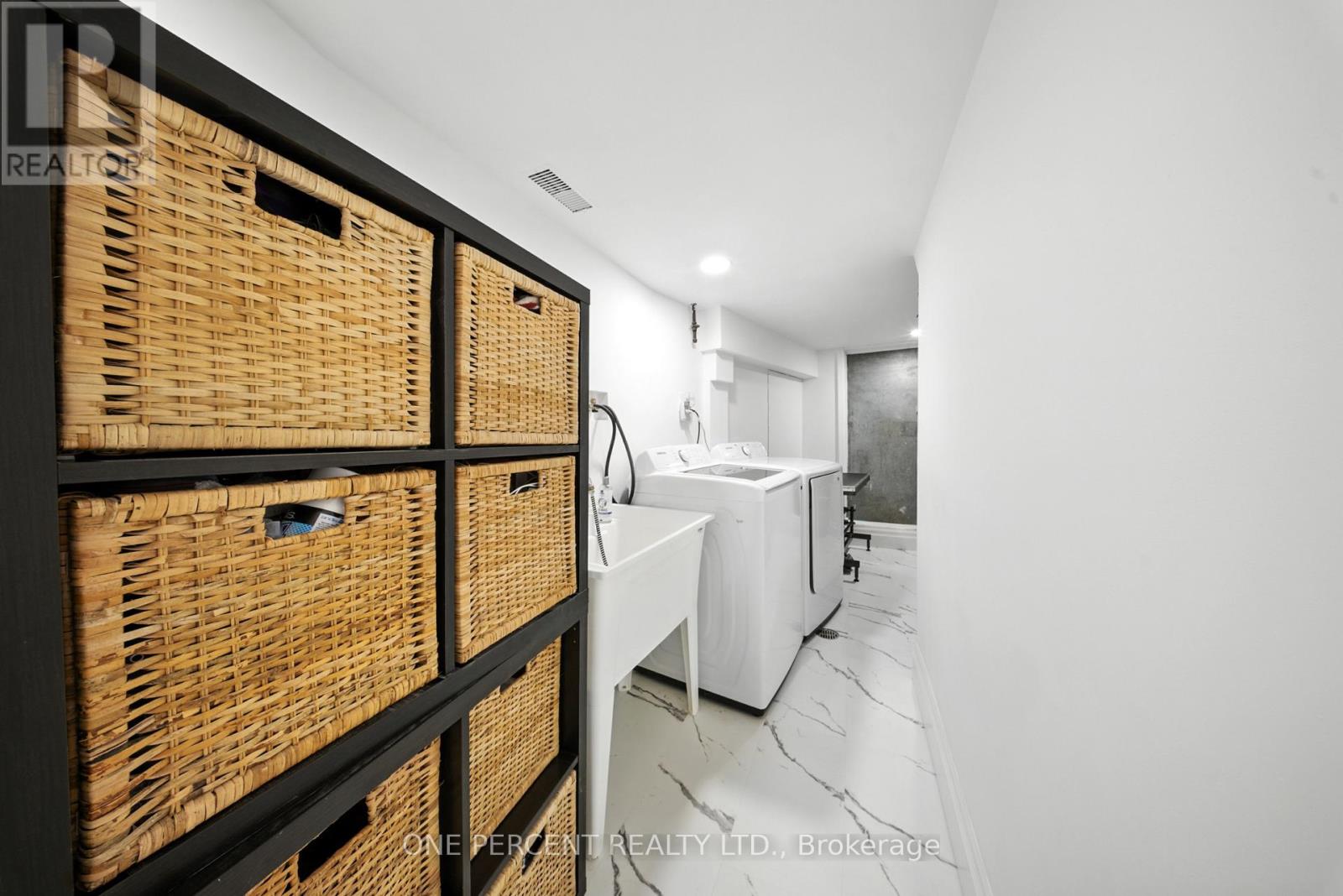 625 Sir Richards Road, Mississauga, Ontario  L5C 1A3 - Photo 49 - W12439236