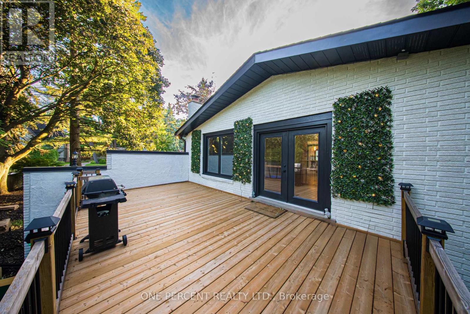 625 Sir Richards Road, Mississauga, Ontario  L5C 1A3 - Photo 6 - W12439236
