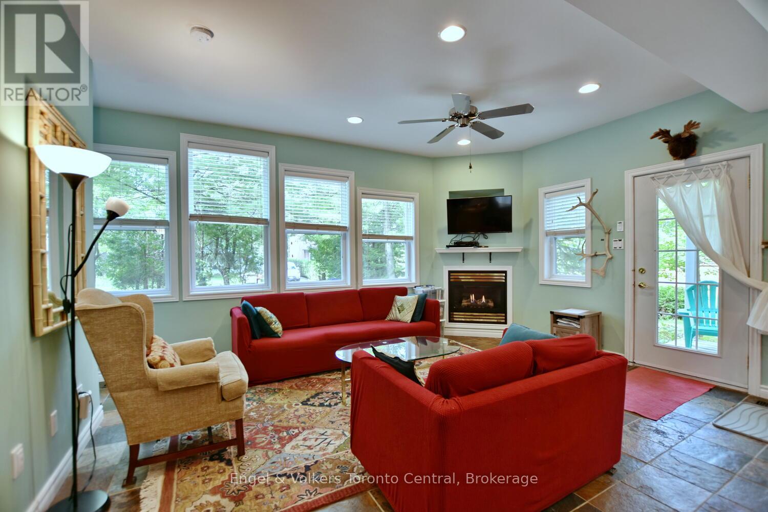 21 47th Street N, Wasaga Beach, Ontario  L9Z 1Y5 - Photo 3 - S12439275