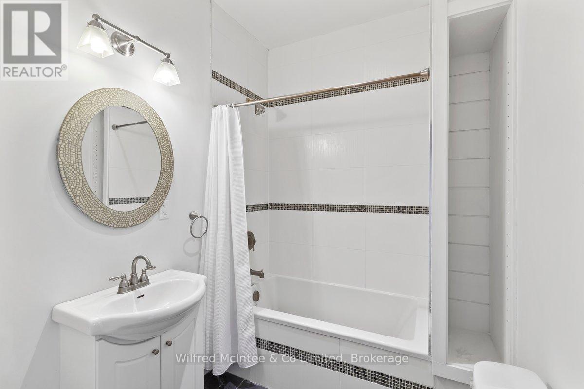 545 Eckford Avenue, Saugeen Shores, Ontario  N0H 2L0 - Photo 19 - X12439248