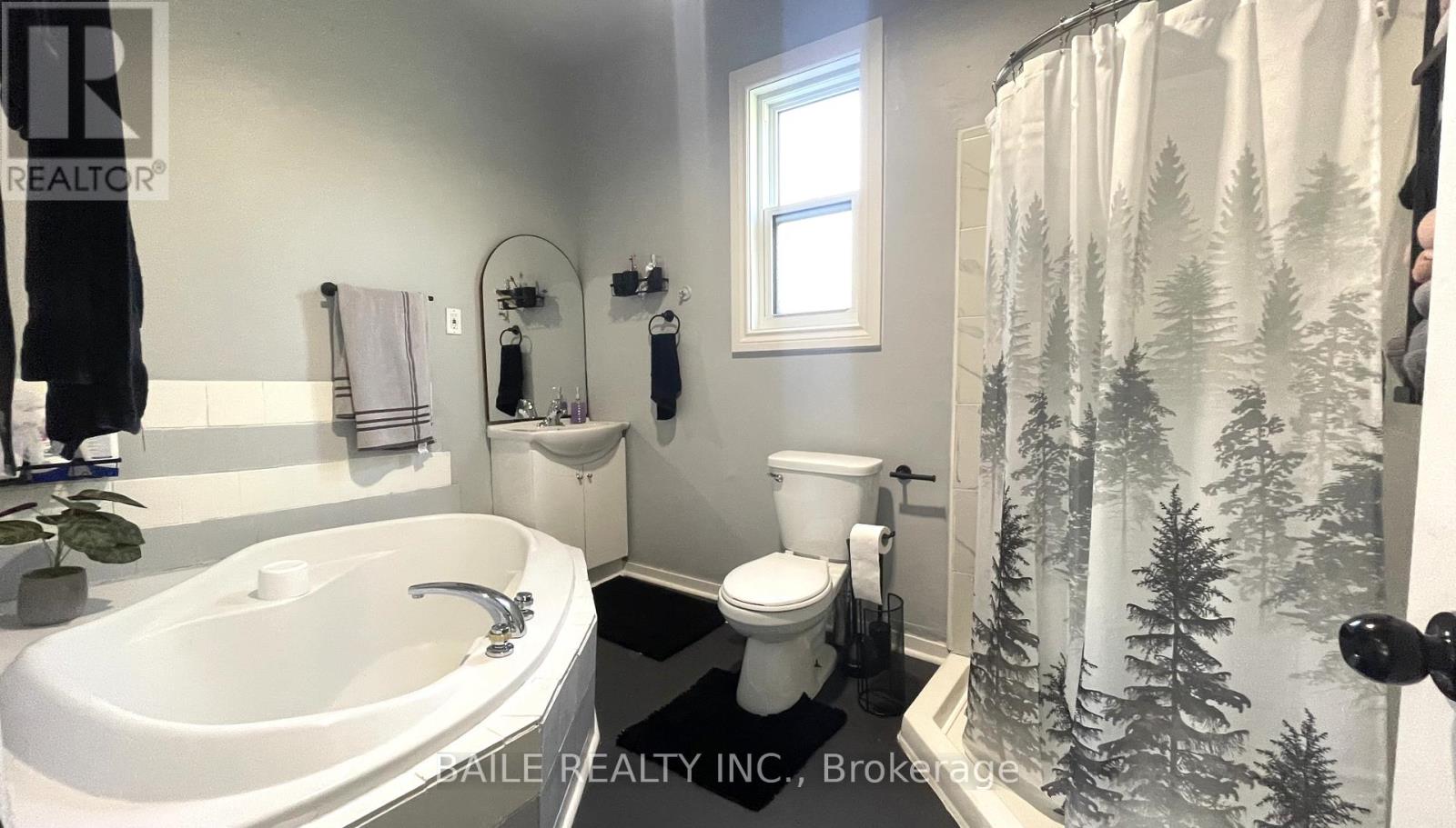 6534 James Street, Brooke-Alvinston, Ontario  N0M 2S0 - Photo 15 - X12439241