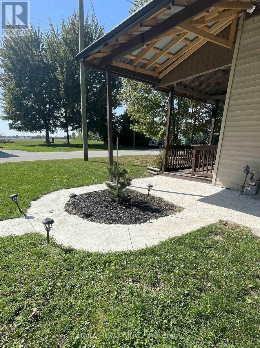 6534 James Street, Brooke-Alvinston, Ontario  N0M 2S0 - Photo 2 - X12439241