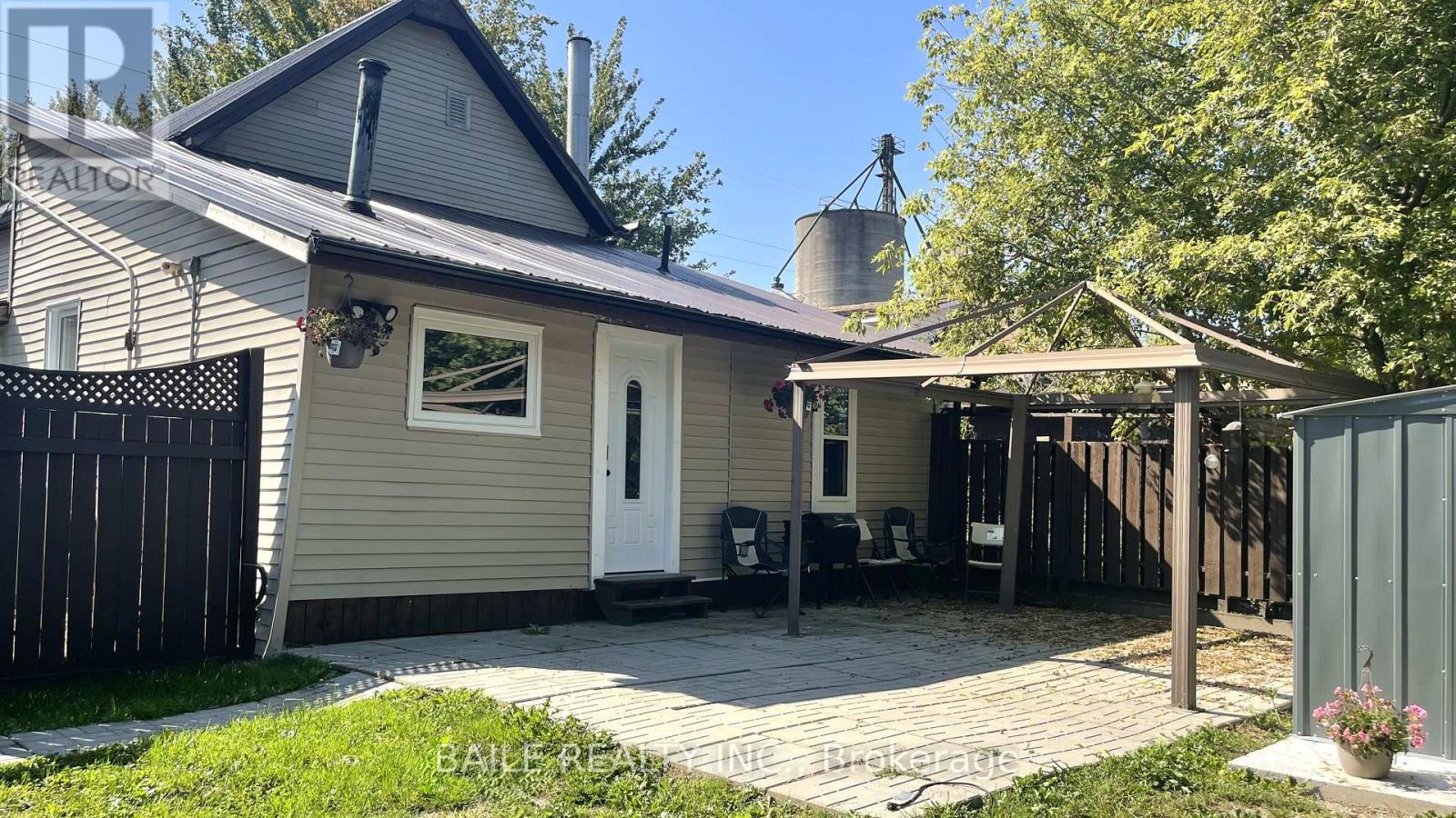 6534 James Street, Brooke-Alvinston, Ontario  N0M 2S0 - Photo 23 - X12439241