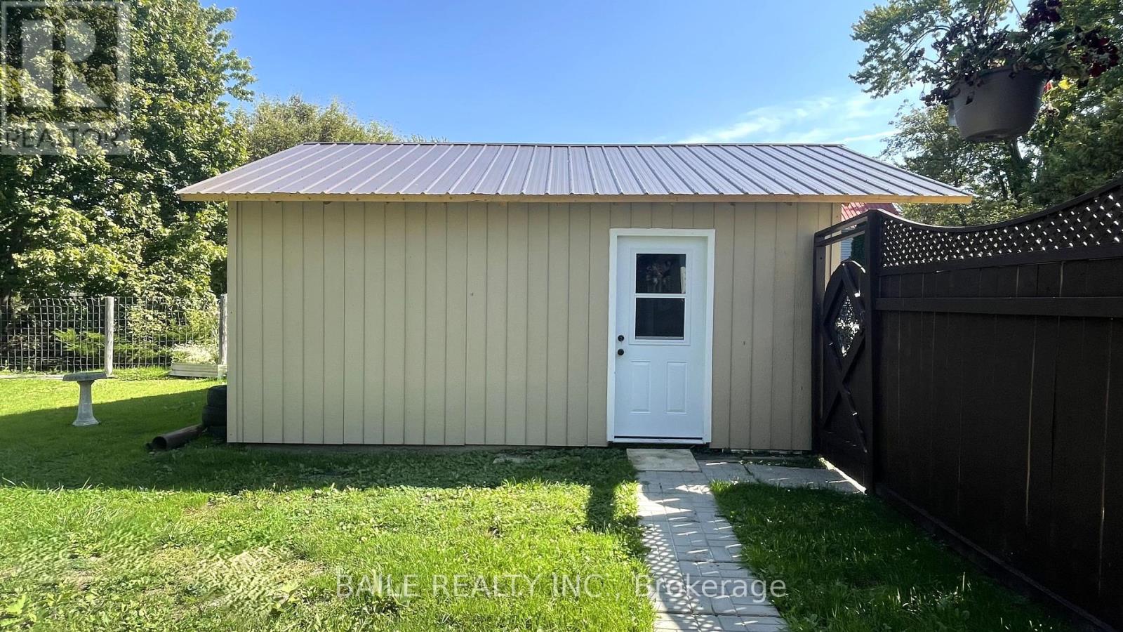 6534 James Street, Brooke-Alvinston, Ontario  N0M 2S0 - Photo 28 - X12439241