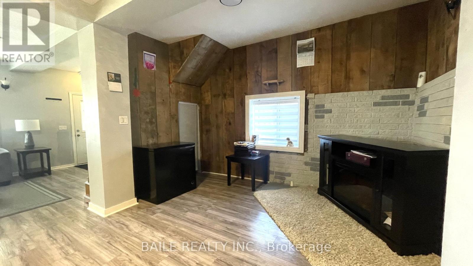 6534 James Street, Brooke-Alvinston, Ontario  N0M 2S0 - Photo 9 - X12439241