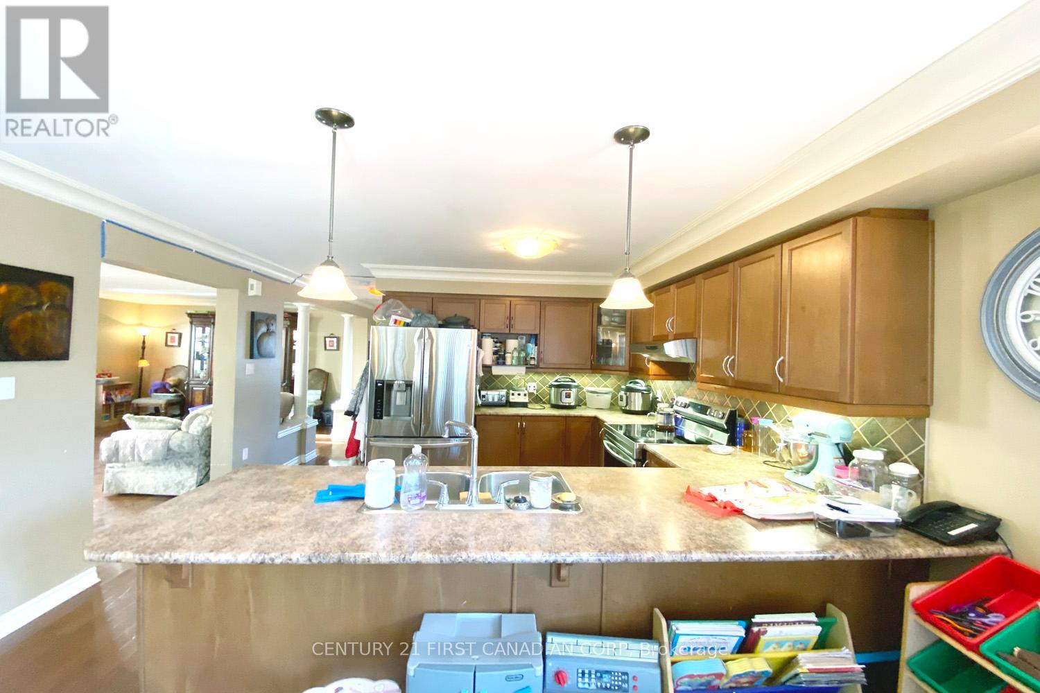 823 Oakcrossing Road, London North, Ontario  N6H 0A4 - Photo 10 - X12439242