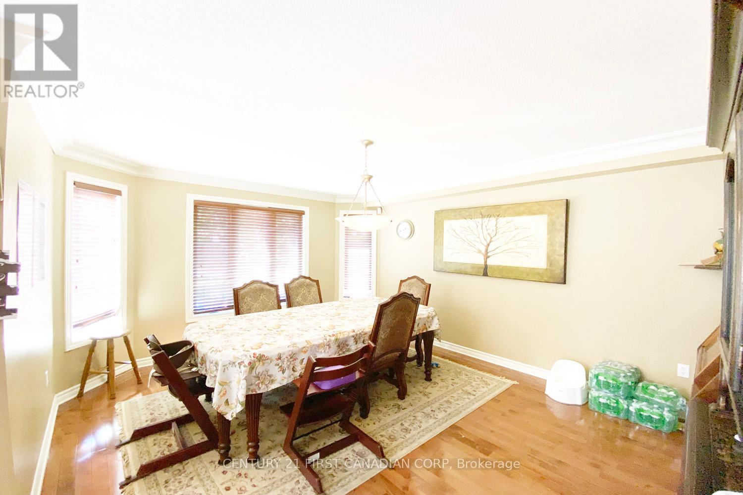 823 Oakcrossing Road, London North, Ontario  N6H 0A4 - Photo 11 - X12439242