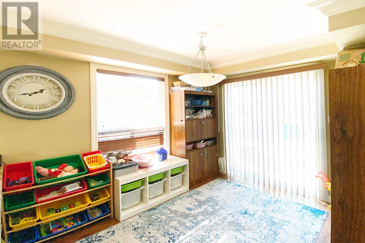 823 Oakcrossing Road, London North, Ontario  N6H 0A4 - Photo 12 - X12439242