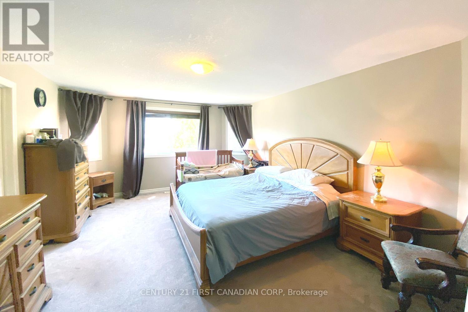 823 Oakcrossing Road, London North, Ontario  N6H 0A4 - Photo 15 - X12439242