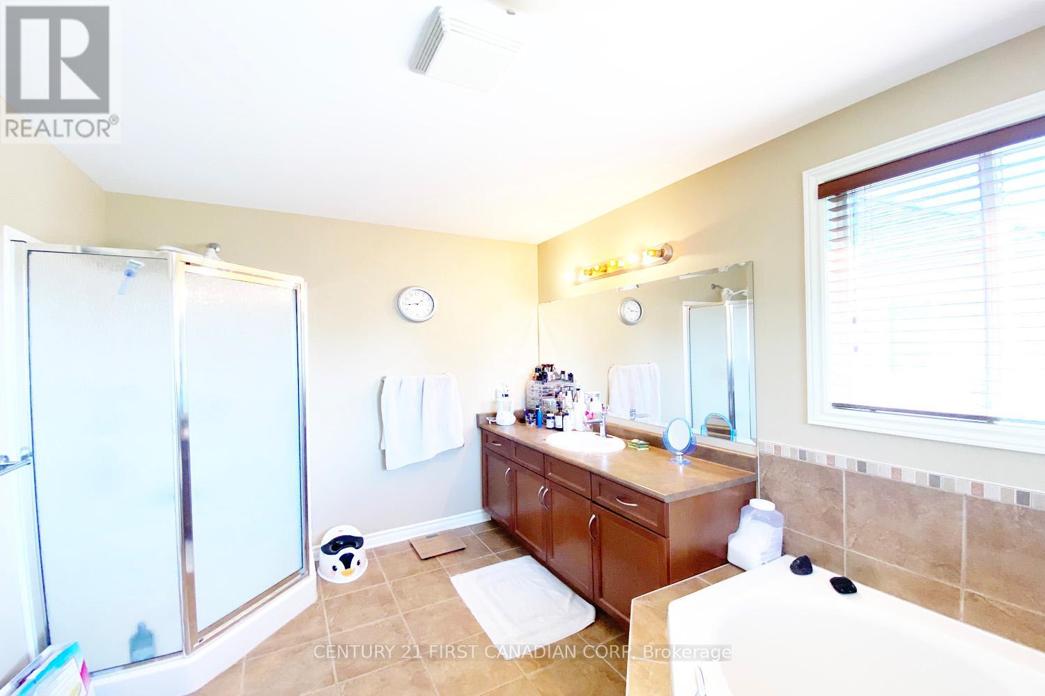 823 Oakcrossing Road, London North, Ontario  N6H 0A4 - Photo 17 - X12439242