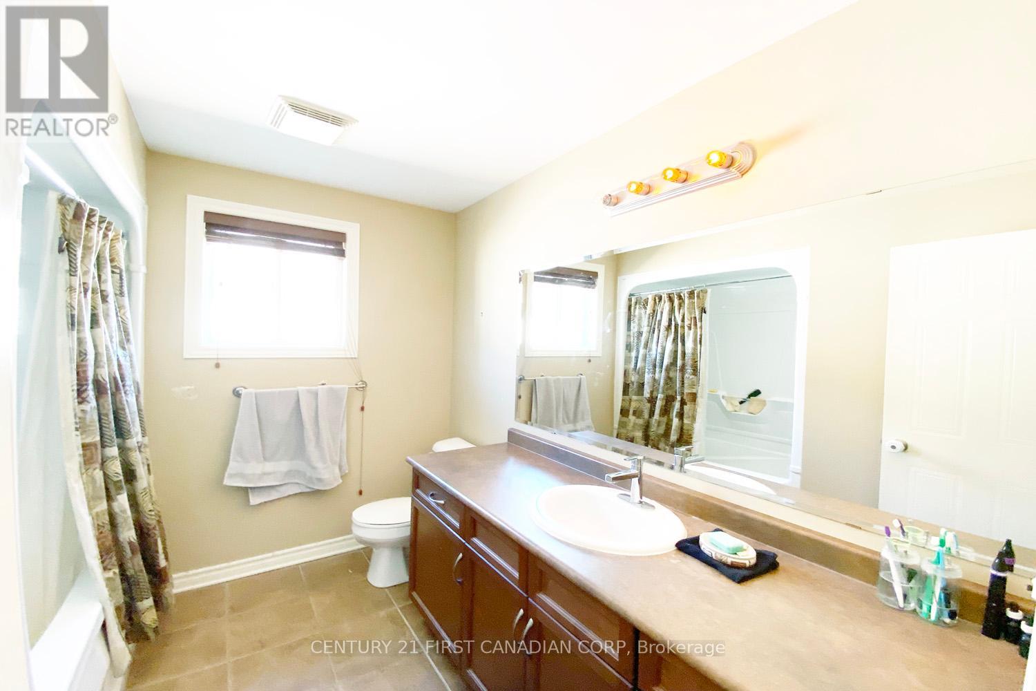 823 Oakcrossing Road, London North, Ontario  N6H 0A4 - Photo 21 - X12439242