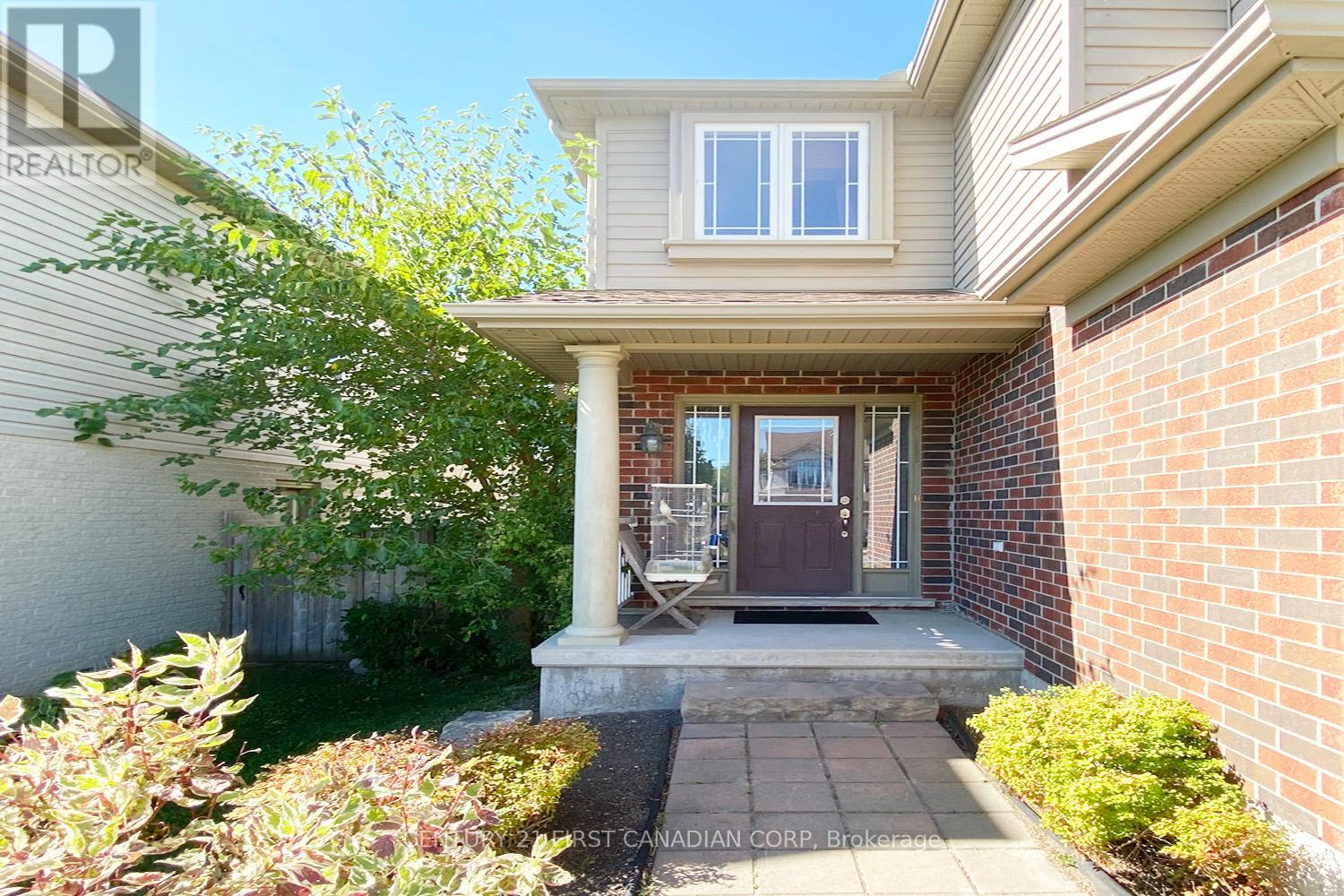 823 Oakcrossing Road, London North, Ontario  N6H 0A4 - Photo 3 - X12439242