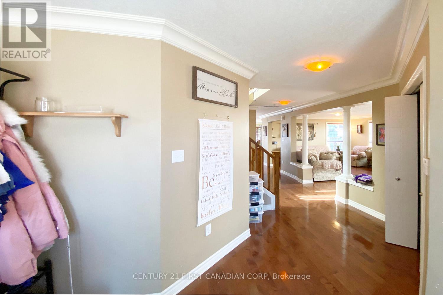823 Oakcrossing Road, London North, Ontario  N6H 0A4 - Photo 4 - X12439242