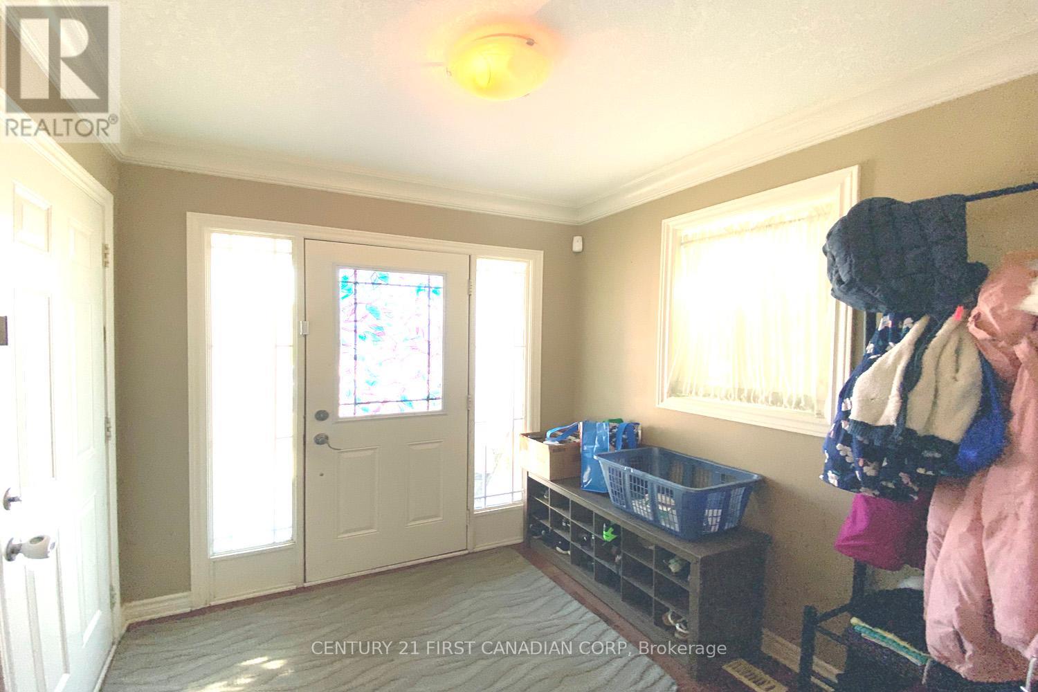 823 Oakcrossing Road, London North, Ontario  N6H 0A4 - Photo 5 - X12439242