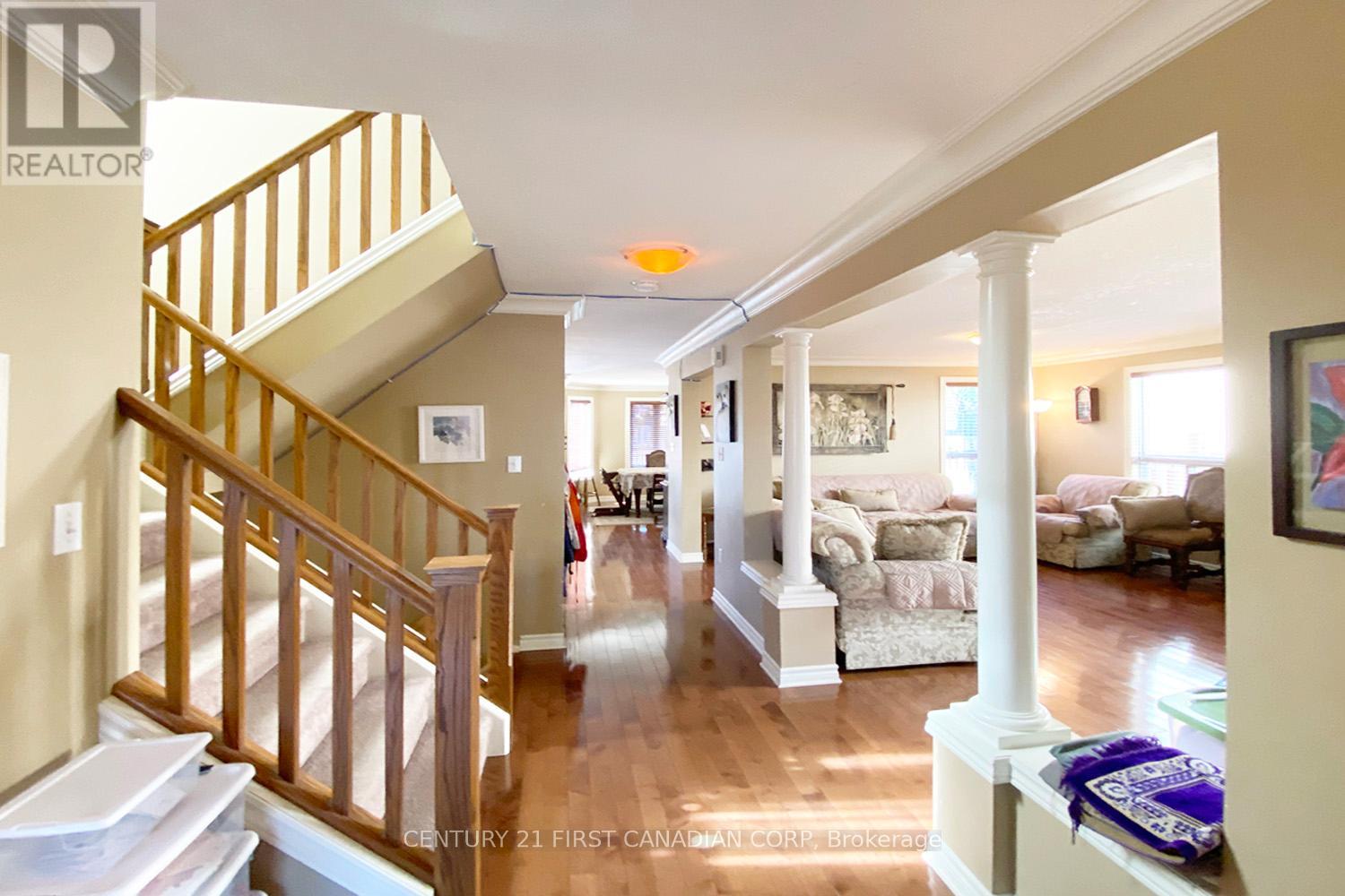 823 Oakcrossing Road, London North, Ontario  N6H 0A4 - Photo 6 - X12439242