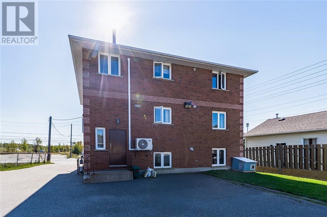 2054 Lasalle Boulevard, Sudbury, Ontario  P3A 5P5 - Photo 2 - 2125008