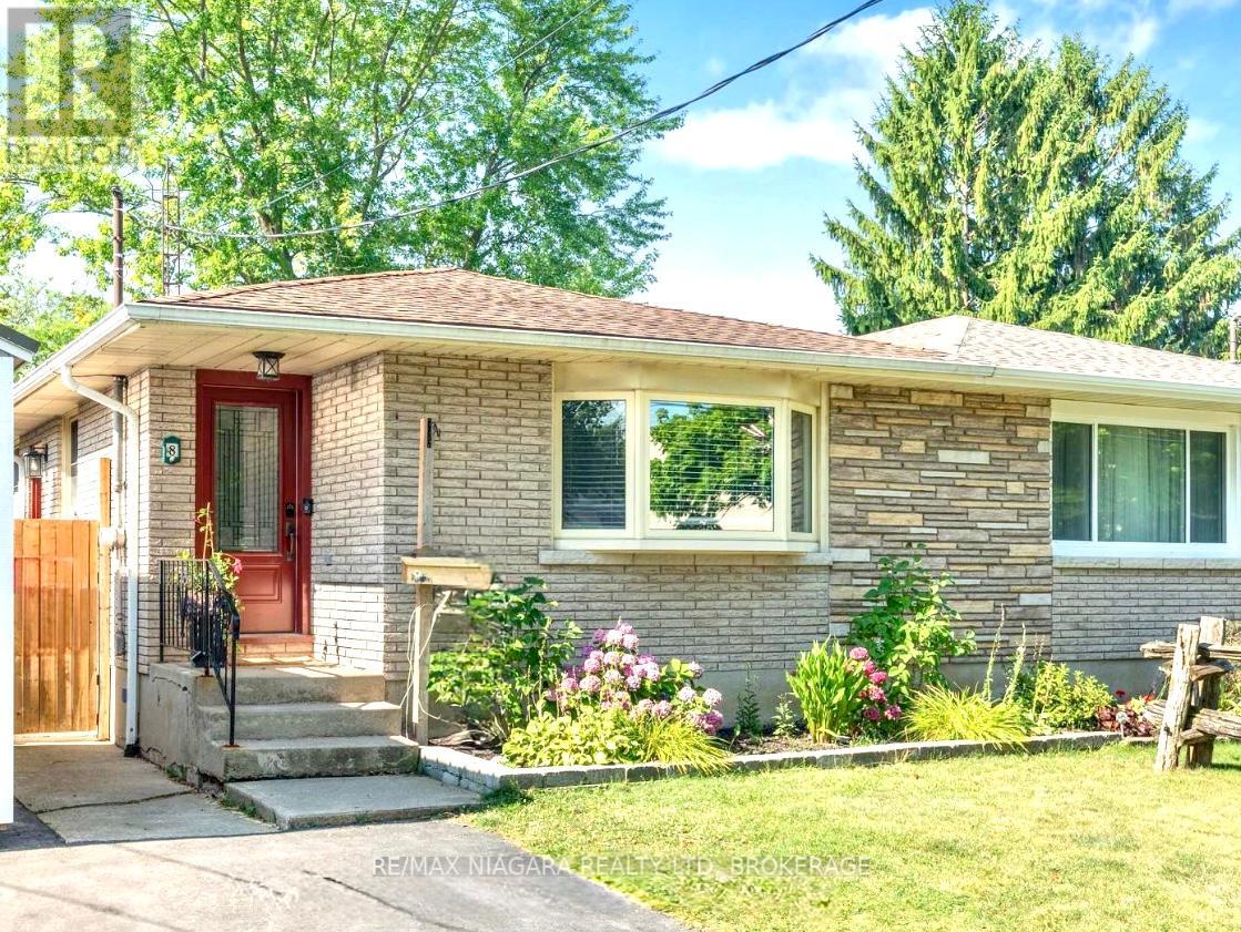 8 Lakehurst Drive, St. Catharines, Ontario  L2N 4C2 - Photo 1 - X12439119
