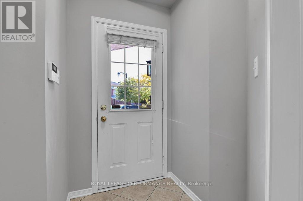 32 Cargrove Private, Ottawa, Ontario  K1K 4Y6 - Photo 4 - X12439243