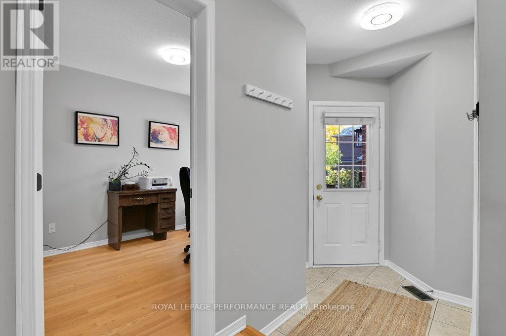 32 Cargrove Private, Ottawa, Ontario  K1K 4Y6 - Photo 5 - X12439243