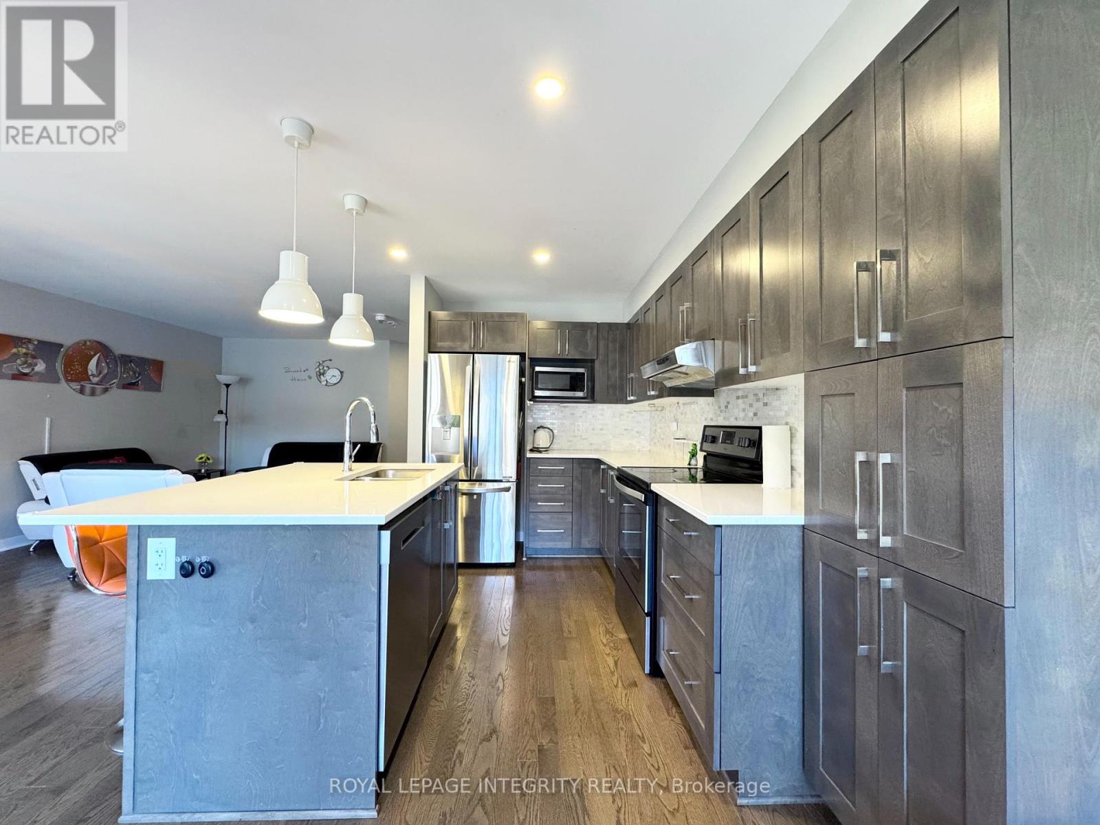 111 Sweetwater Lane, Ottawa, Ontario  K2T 0L1 - Photo 11 - X12439278