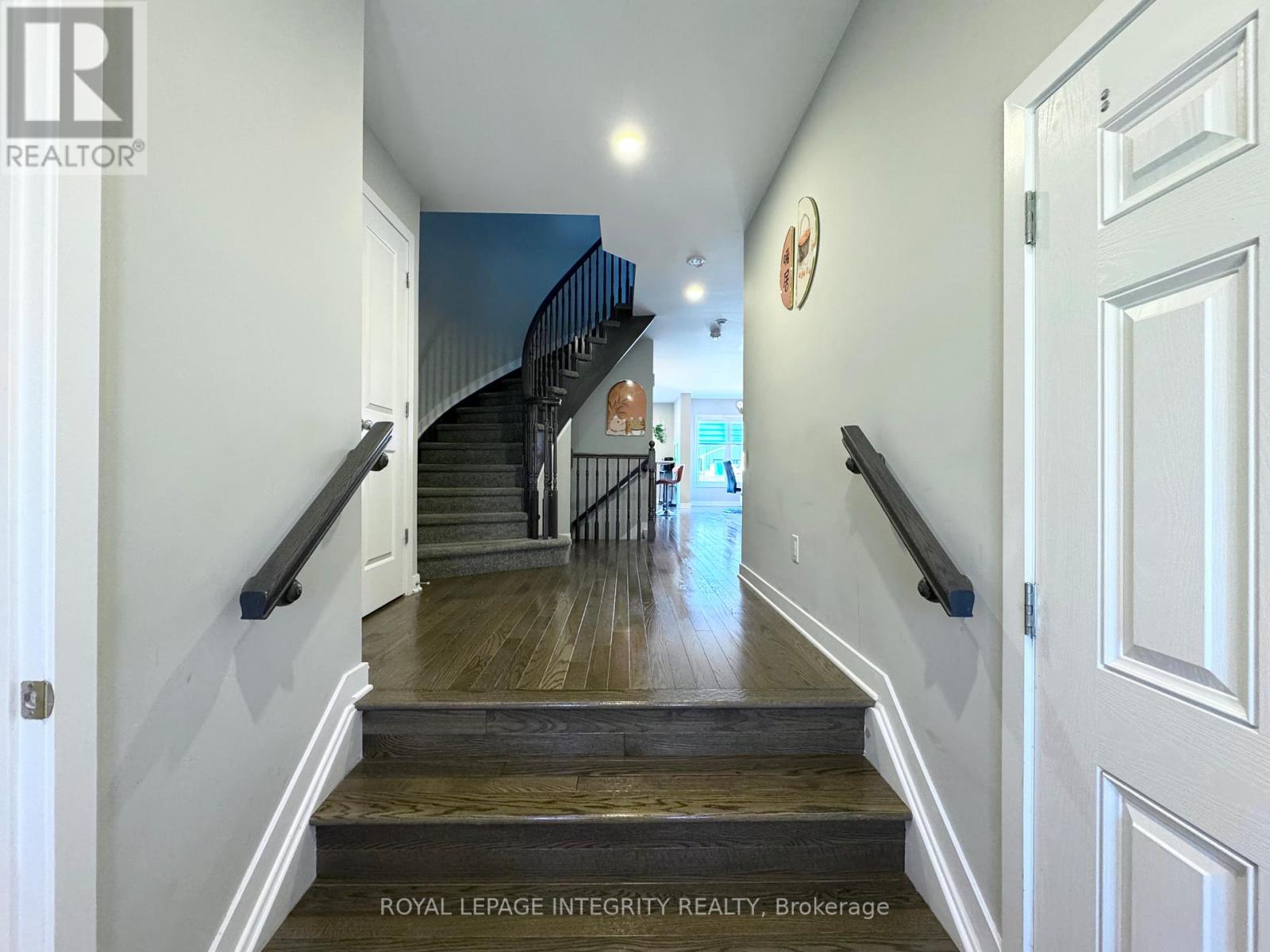 111 Sweetwater Lane, Ottawa, Ontario  K2T 0L1 - Photo 4 - X12439278