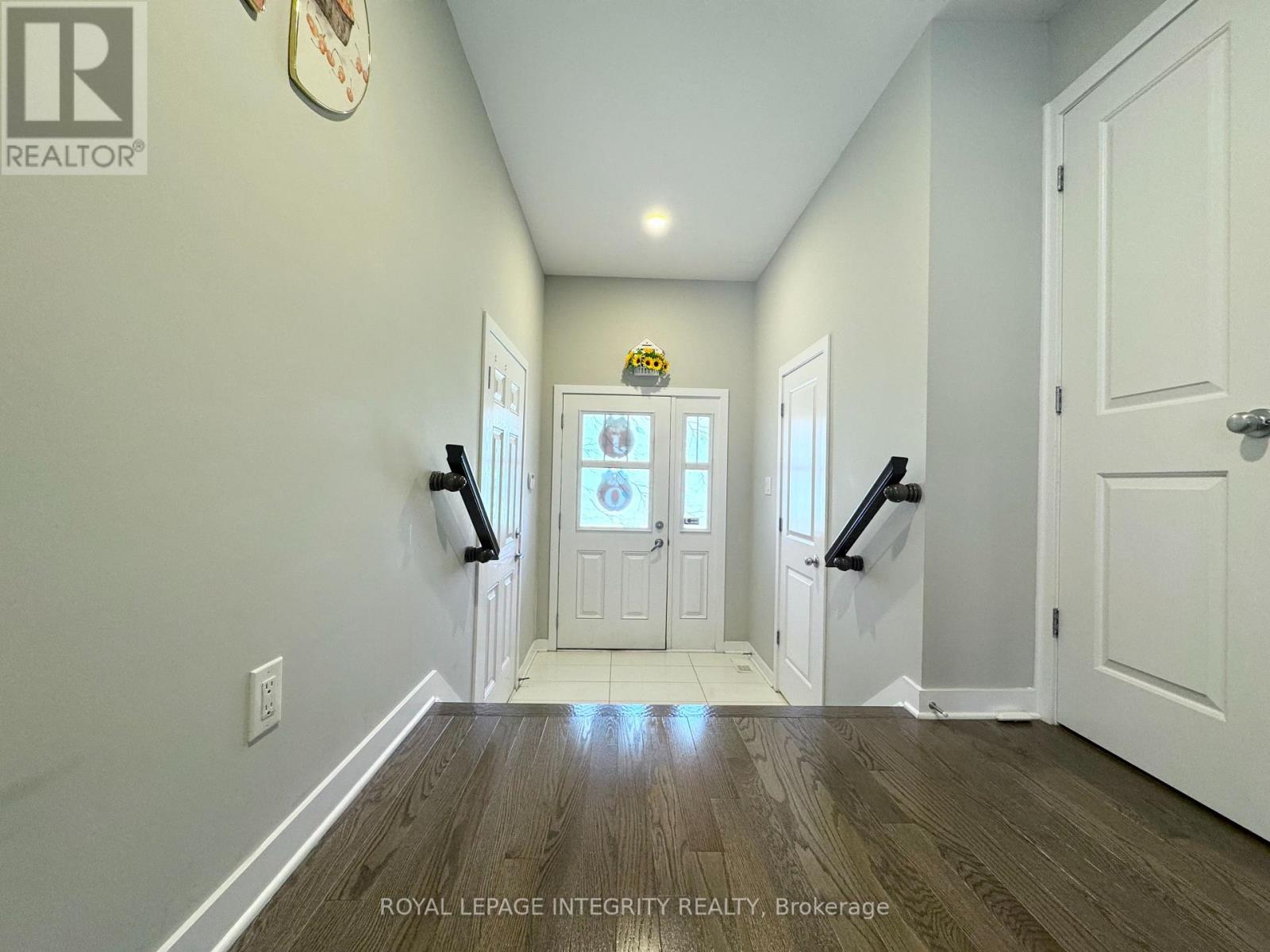 111 Sweetwater Lane, Ottawa, Ontario  K2T 0L1 - Photo 5 - X12439278