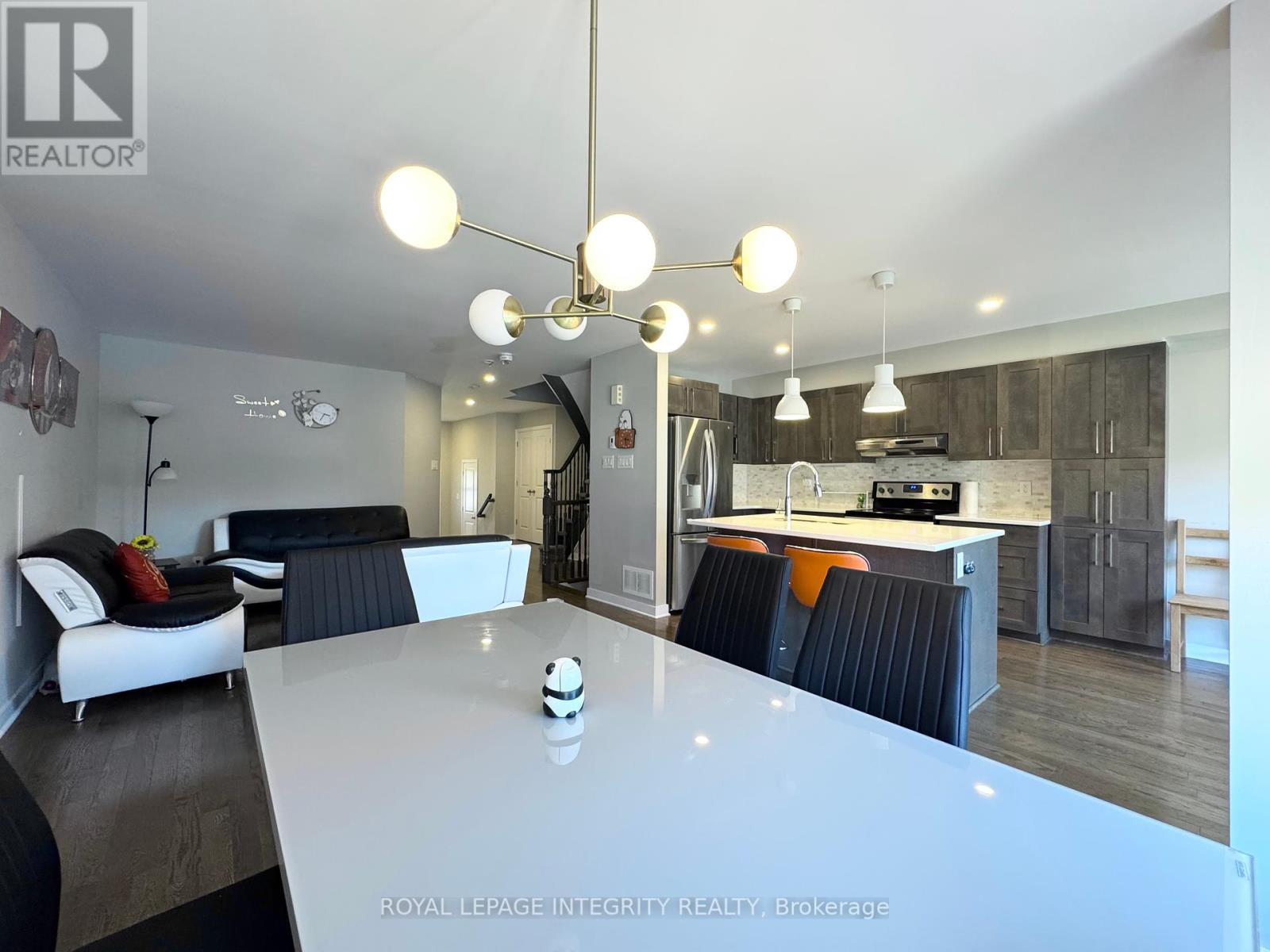 111 Sweetwater Lane, Ottawa, Ontario  K2T 0L1 - Photo 9 - X12439278