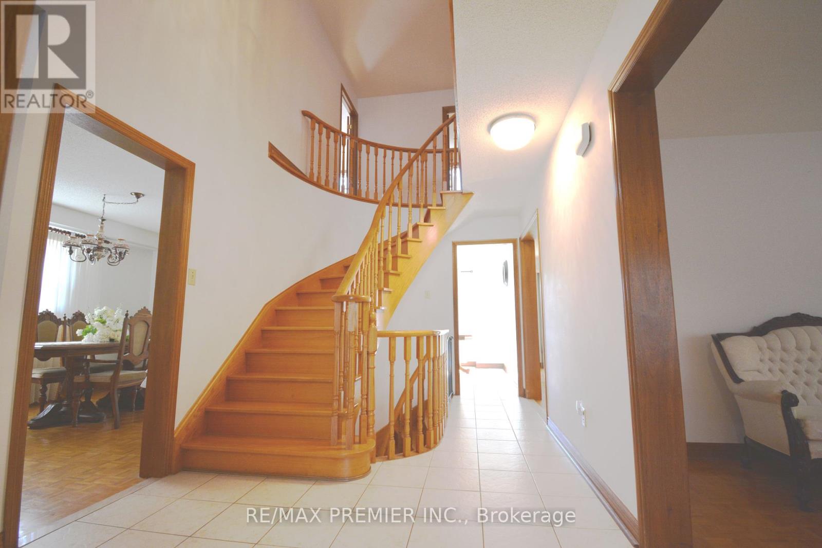 64 Partridge Circle, Vaughan (West Woodbridge), Ontario  L4L 3V9 - Photo 10 - N12436319