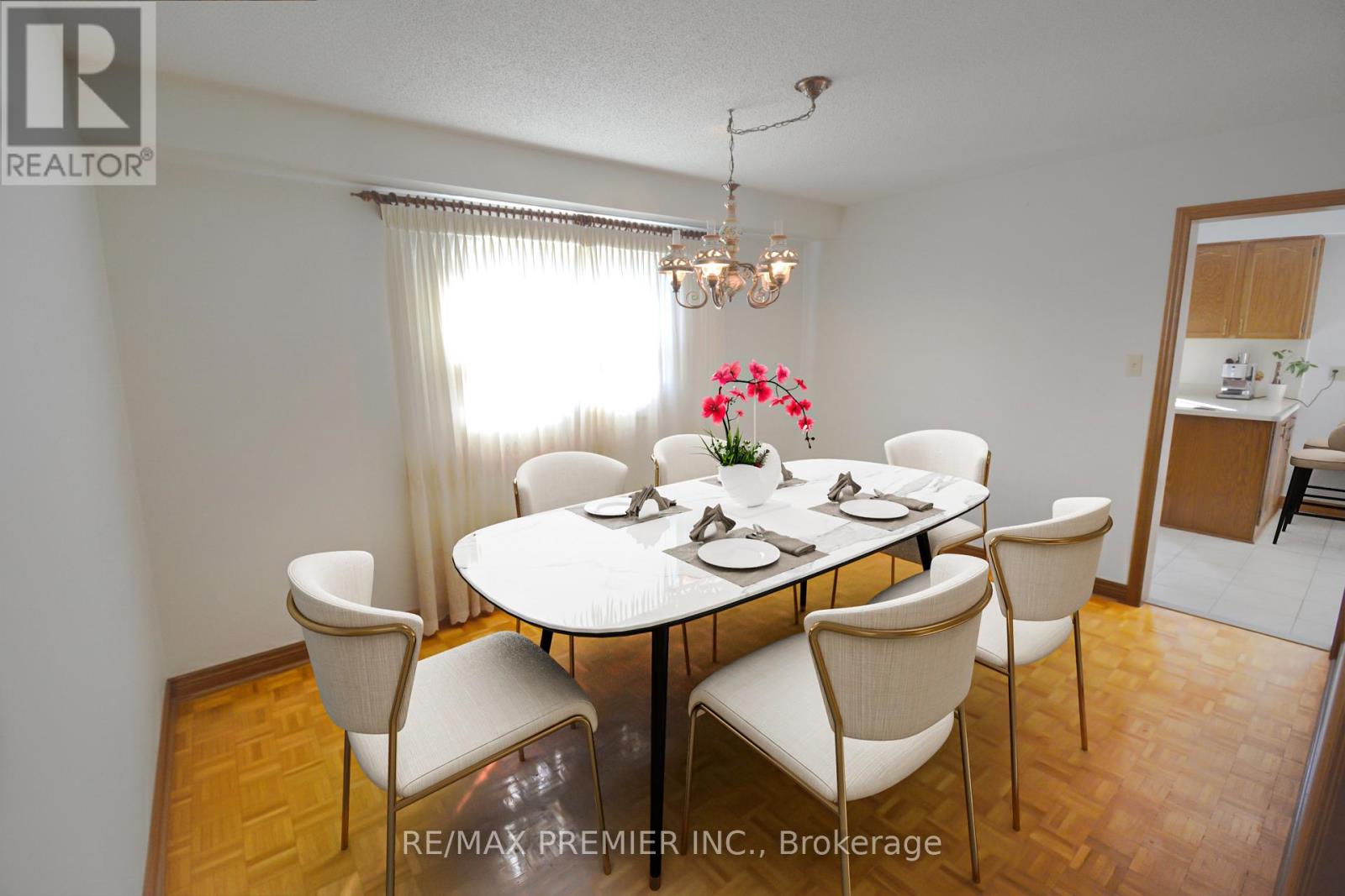 64 Partridge Circle, Vaughan (West Woodbridge), Ontario  L4L 3V9 - Photo 3 - N12436319